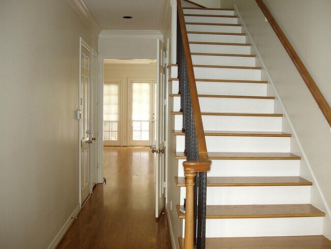 Building Photo - 3389 Maroneal St