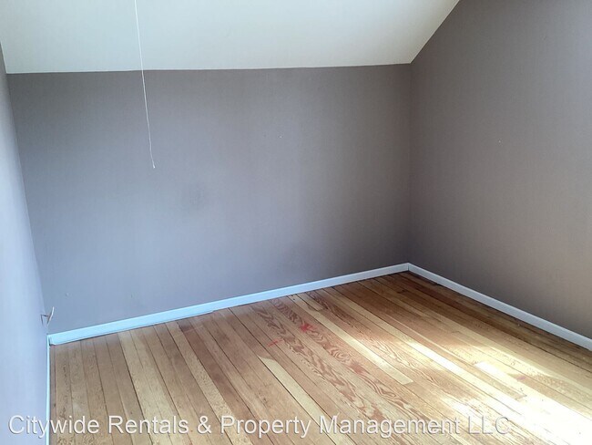 Building Photo - 2 br, 1 bath House - 6516 W Villard Ave