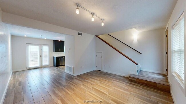 Building Photo - 500 First Street Unit 1