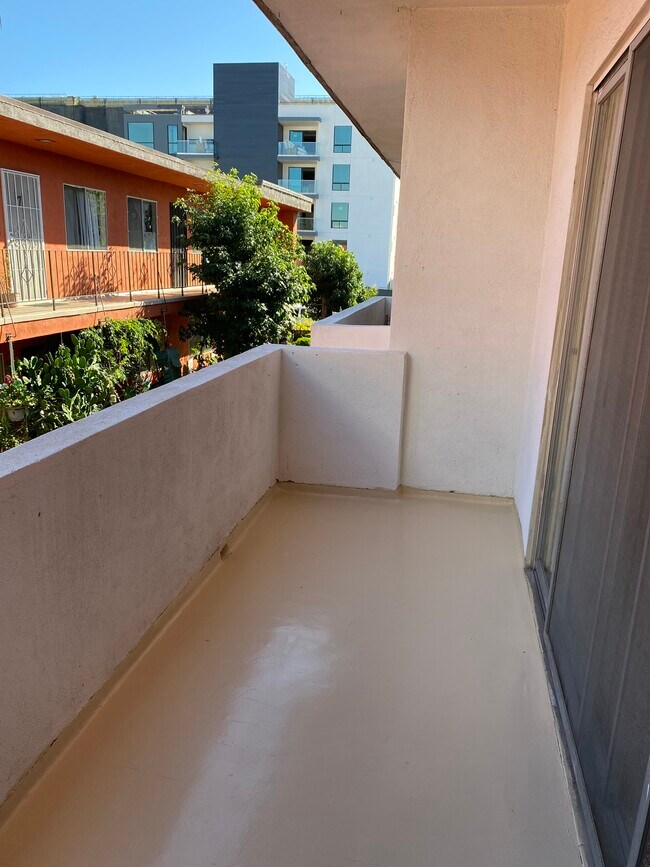 Living Room Balcony - 3662 Keystone Ave