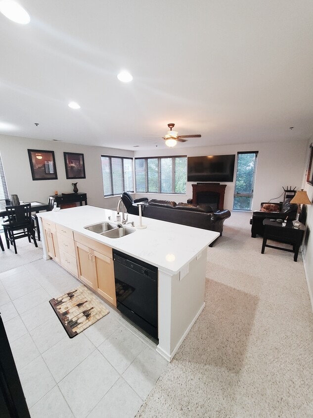 Primary Photo - Stunning 2BD Condo on the Milwaukee River!