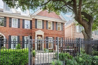 Building Photo - 5124 Chevy Chase Dr