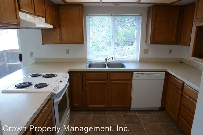 Building Photo - 4238-4252 Meadowbrook Ct NE