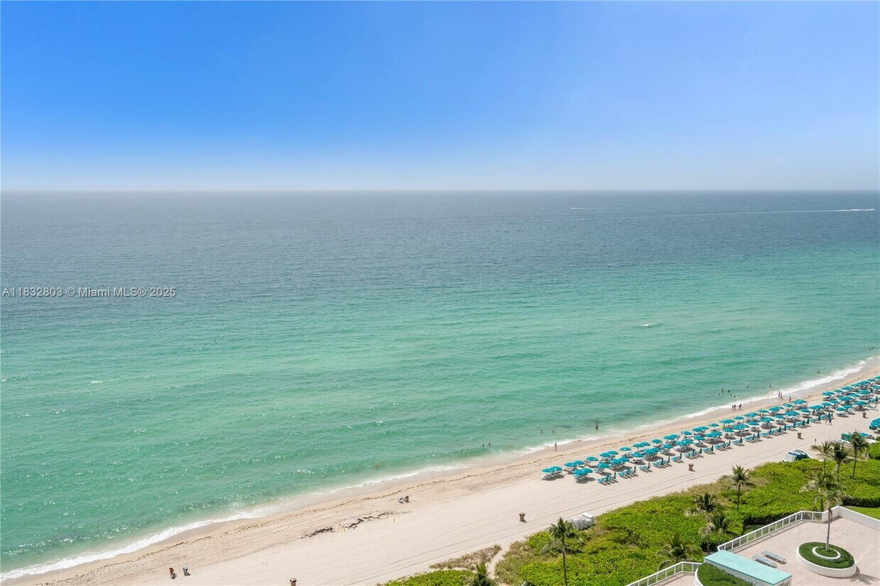 Foto principal - 16485 Collins Ave