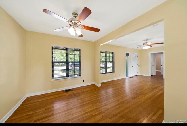 Foto del edificio - 214 Coyle Pl