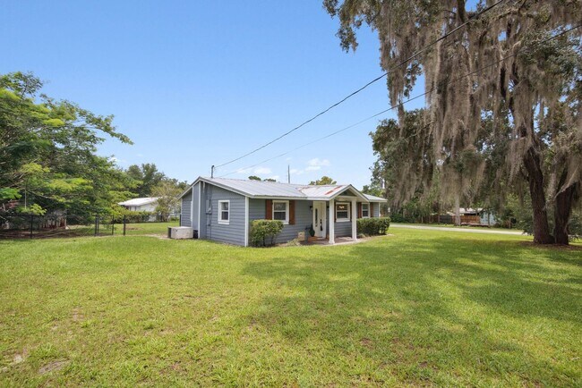 Foto del edificio - 2 Bedroom Single Family in DeLand