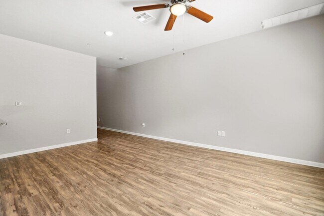 Foto del edificio - 516 E Slaughter Ln