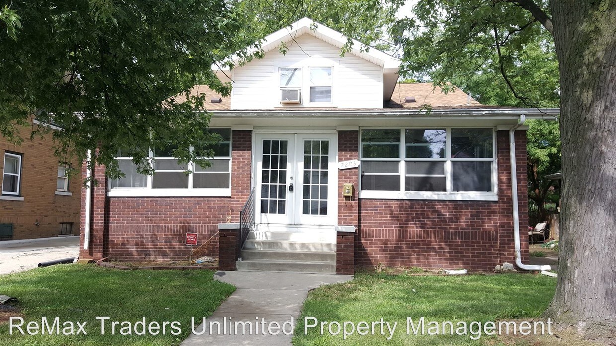 2203 N Prospect Rd, Peoria, IL 61603 House for Rent in Peoria, IL