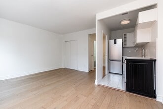 Building Photo - 55 Hendrick Ave