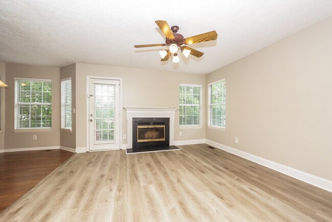Foto del edificio - 5120 Pebble Creek Dr