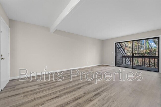 Foto del edificio - 1504 Benjamin Pkwy
