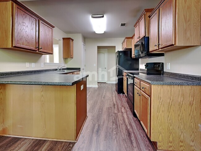 Foto del edificio - 28 Bostwick Dr