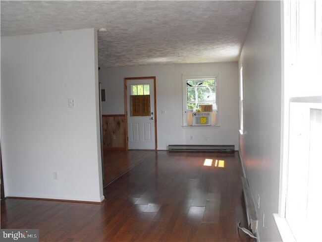 Building Photo - 109 E Sewell St