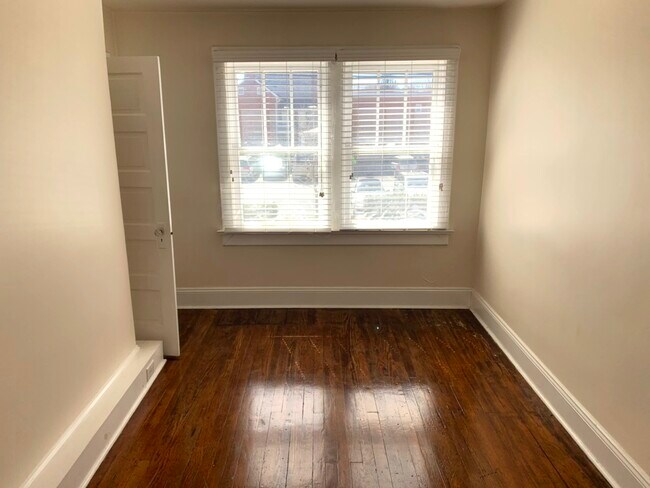 Building Photo - 4 W Cork St