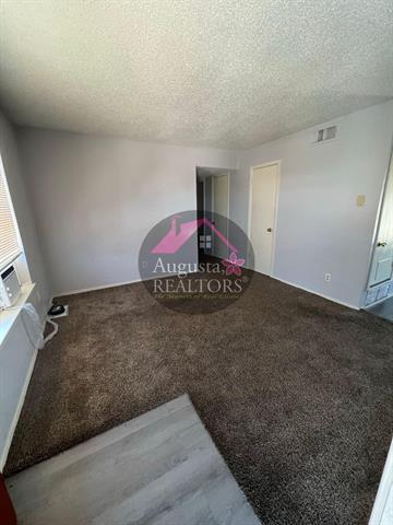 Foto del edificio - 2410 N Willis St