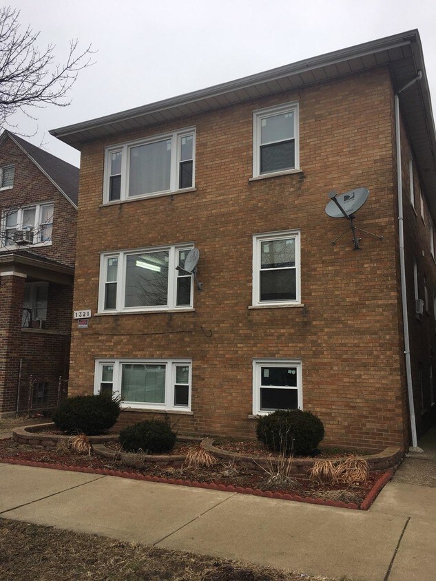 1321 121st St, Whiting, IN 46394 Apartments in Whiting, IN