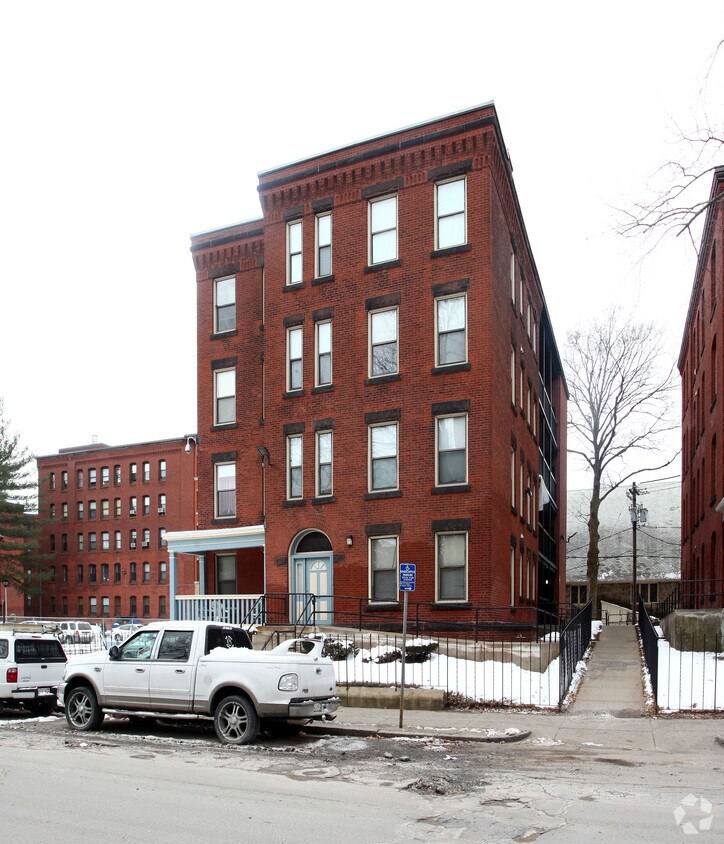 Primary Photo - 23-37 Wellington St