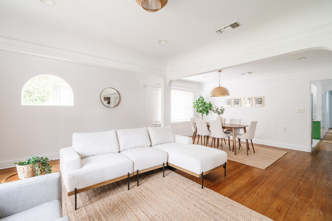 Foto del edificio - 1024 Havenhurst Dr