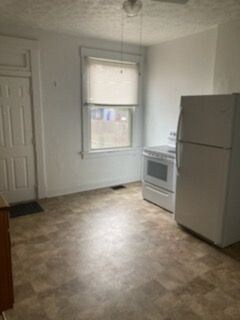 Building Photo - 423 Hanford St