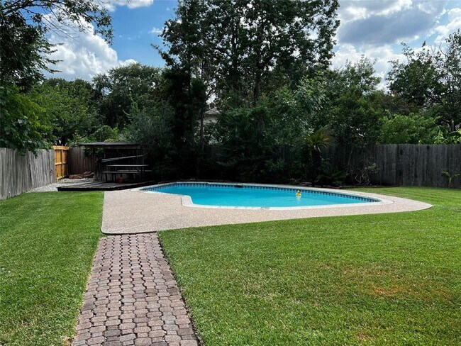 Foto del edificio - 16402 Sagewood Ct