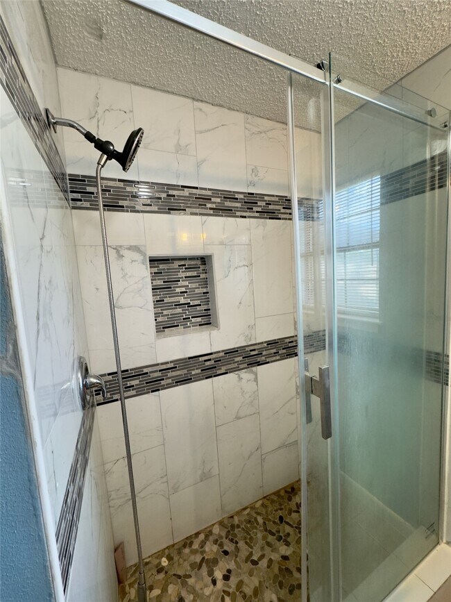 Building Photo - 22 Sue Ln