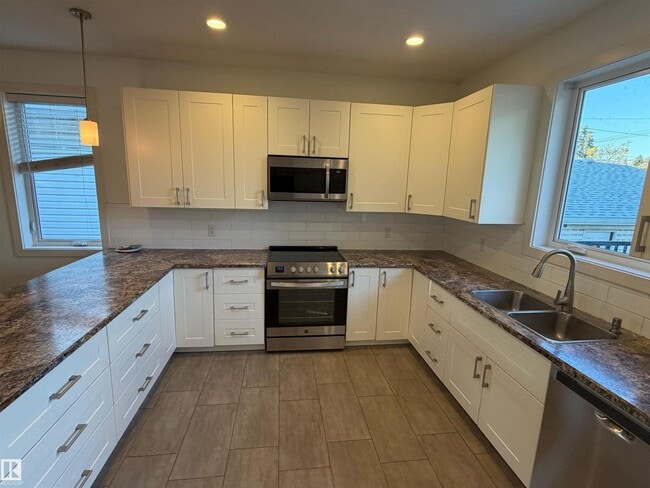 Building Photo - #main floor 9645 150 ST NW NW