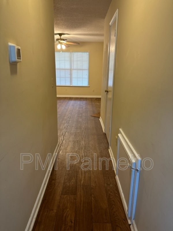 Building Photo - 129 Country Town Dr
