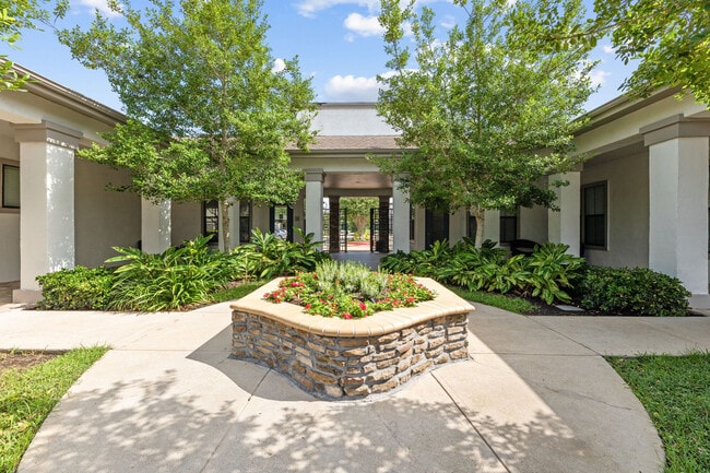 Building Photo - Kingsland West