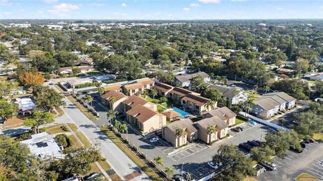 Foto del edificio - 1589 Greenlea Dr