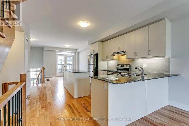 Photo du bâtiment - 1094 Beachcomber Rd