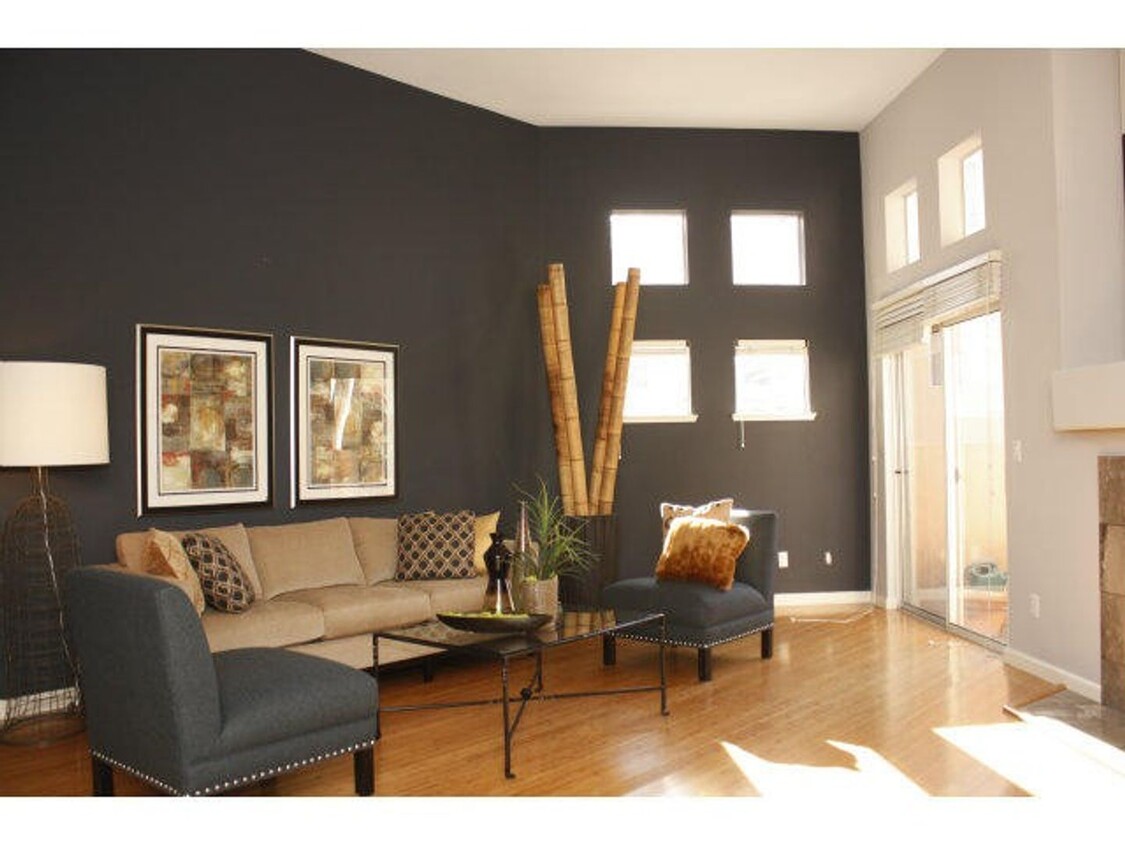 Primary Photo - Conveniently located townhouse with 2 mast...