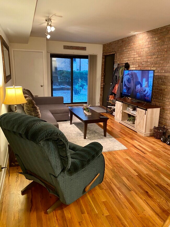 Foto del edificio - 803 W Oakdale Ave