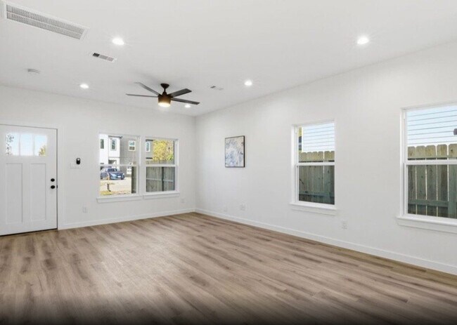 Foto del edificio - 7958 Henson St