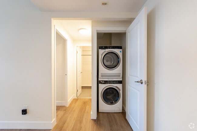 1BR, 1BA - In-suite Laundry - 250 St Clair Ave. W.
