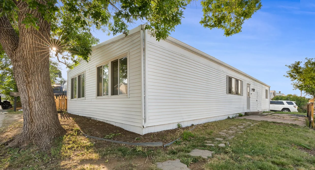 Primary Photo - 3 Bed 2 Bath