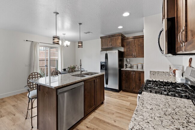 Building Photo - 5862 S Challenger Way