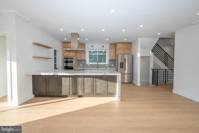 Building Photo - 314 N Essex Ave