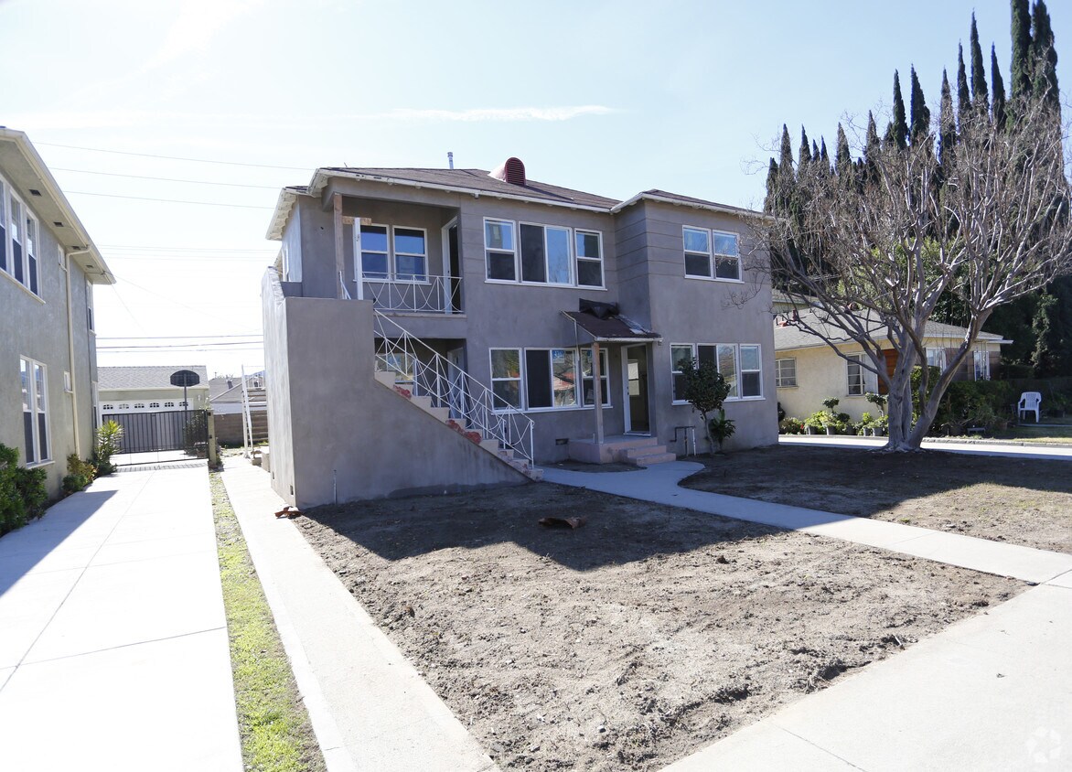 Primary Photo - 824 W Glenoaks Blvd