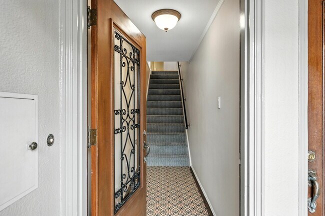 Foto del edificio - 2129 Bay St