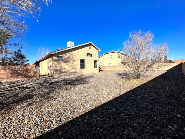 Foto del edificio - Charming 3-bedroom, 2-bathroom home. FREE ...