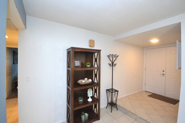 Foto del edificio - 3 bedroom, Fully Furnished Home