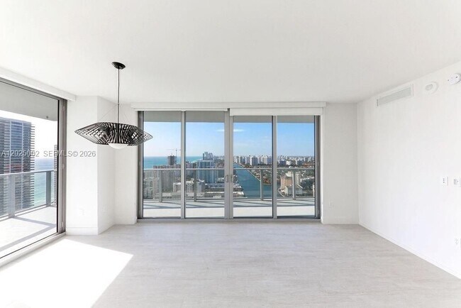 Building Photo - 4010 S Ocean Dr