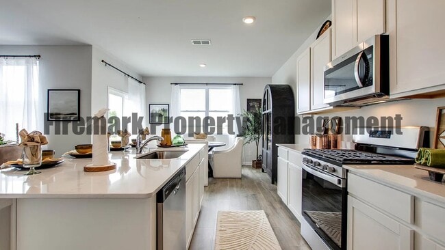 Building Photo - 4 Bedroom, 2.5 Bath and 2 Car Garage in Ha...