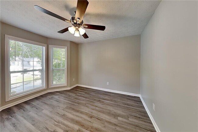 Building Photo - 2618 Windage Dr SW
