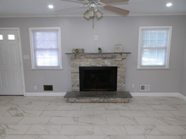 Foto del edificio - Single Family Home in Pine Valley Area!