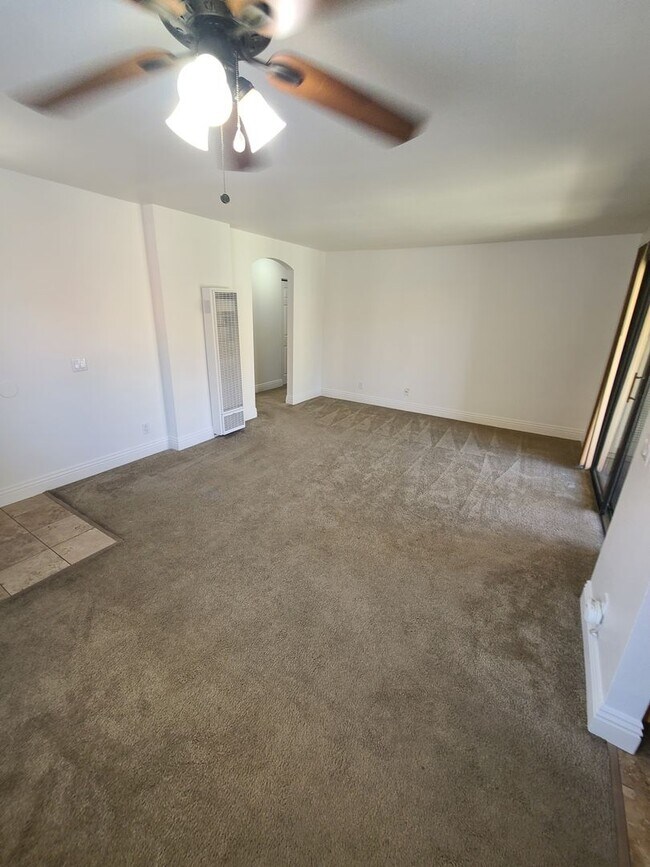 Building Photo - Spacious 2Bd Condo in Mira Mesa with Private Balcony & In-Unit Laundry!