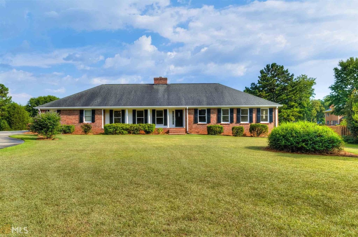 Primary Photo - 302 Richmond Cir
