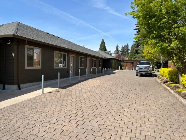 Foto del edificio - 13643 E Burnside St