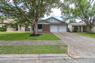 Building Photo - 5703 Shreveport Dr