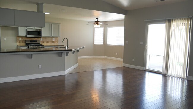 Foto del edificio - 2463 Rainier Way